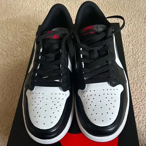 Jordan 1 low black toe og